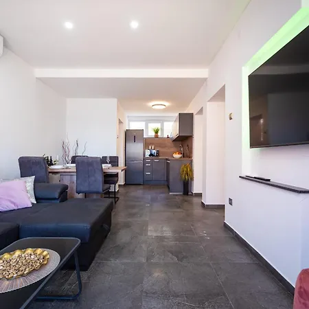 Kolovare Garden Oasis - First Row By Sea Appartamento *