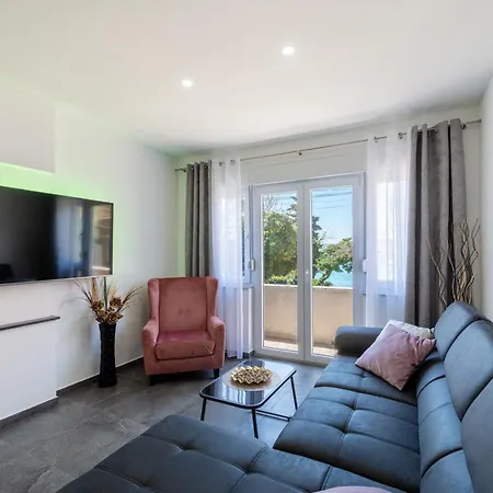 Kolovare Garden Oasis - First Row By Sea *