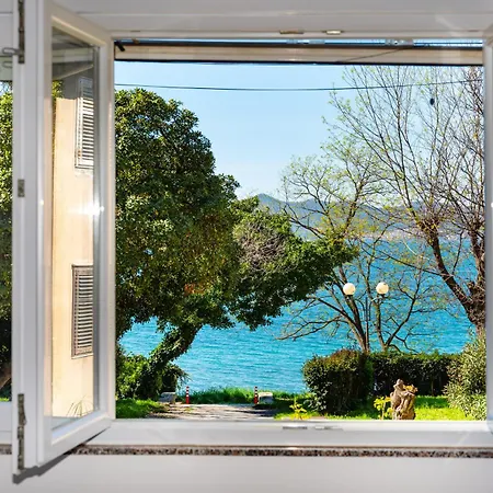 Kolovare Garden Oasis - First Row By Sea Appartamento