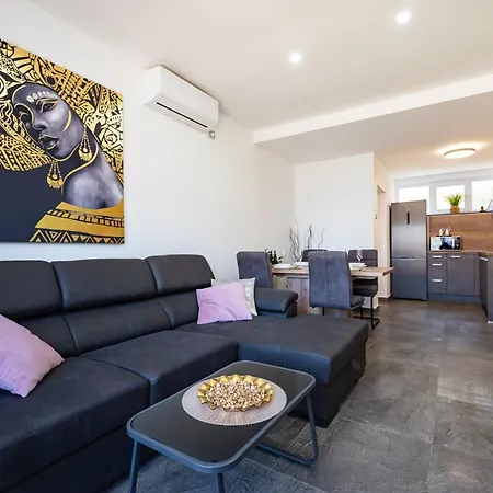 Kolovare Garden Oasis - First Row By Sea * Zara