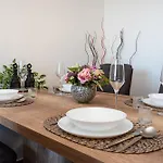 Kolovare Garden Oasis - First Row By Sea Lejlighed *