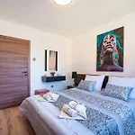 Kolovare Garden Oasis - First Row By Sea Lejlighed *