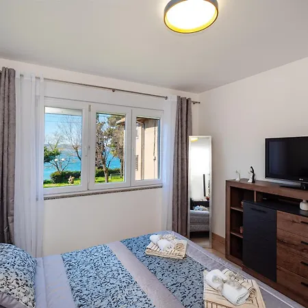 Kolovare Garden Oasis - First Row By Sea アパート ザダル