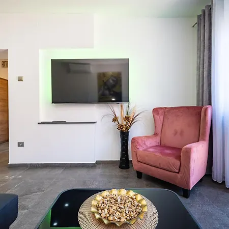 Apartman Kolovare Garden Oasis - First Row By Sea *