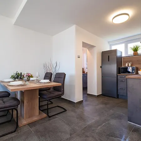 Kolovare Garden Oasis - First Row By Sea Apartman