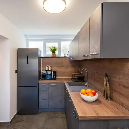 アパート Kolovare Garden Oasis - First Row By Sea ザダル