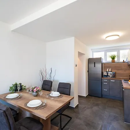 Kolovare Garden Oasis - First Row By Sea アパート ザダル