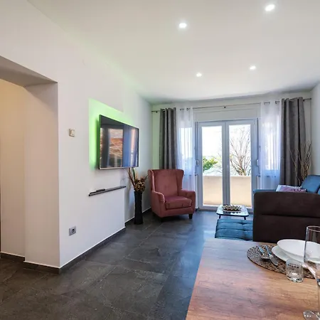 Apartman Kolovare Garden Oasis - First Row By Sea *
