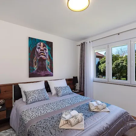 Kolovare Garden Oasis - First Row By Sea Apartman