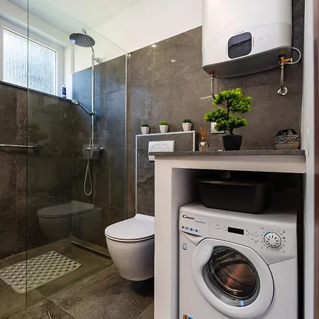 Apartman Kolovare Garden Oasis - First Row By Sea *