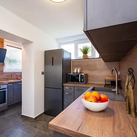 アパート Kolovare Garden Oasis - First Row By Sea *