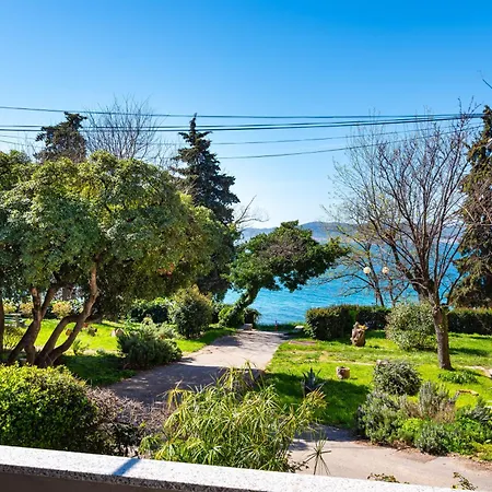 Kolovare Garden Oasis - First Row By Sea アパート *