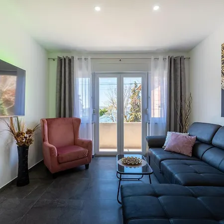 Apartman Kolovare Garden Oasis - First Row By Sea