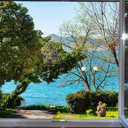 アパート Kolovare Garden Oasis - First Row By Sea *