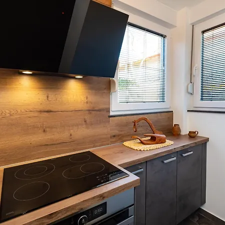 Kolovare Garden Oasis - First Row By Sea Apartman *