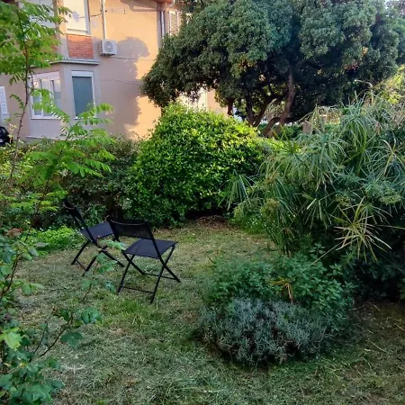 Kolovare Garden Oasis - First Row By Sea Apartman *